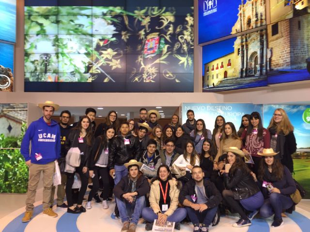 Más de 60 alumnos de Turismo de la UCAM visitan FITUR - 2, Foto 2