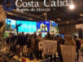 En defensa del Mar Menor diputados de Podemos en la Asamblea Regional de Madrid visitan el stand de la Regin de Murcia en Fitur