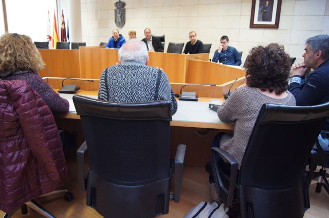 The municipal government meets with representatives of the Association of Residents of the "La Charca", Foto 1