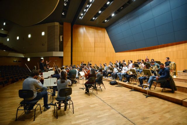 La violinista Lina Tur y el violista Joaquín Riquelme acompañan a la Orquesta de Jóvenes de la Región en su vuelta a los escenarios - 1, Foto 1