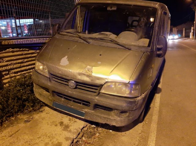 La Policía Local detiene a un joven que fue sorprendido mientras intentaba robar en el interior de un vehículo - 1, Foto 1