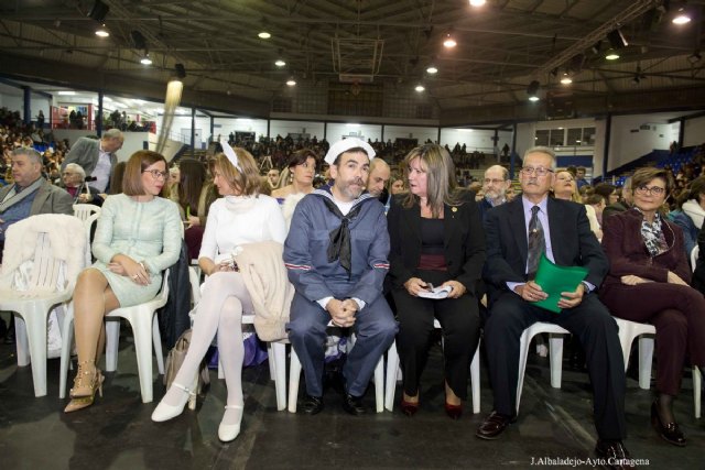 El alcalde se vistió de marinero para arrancar un Carnaval que ya tiene reinas y coreografía ganadora - 1, Foto 1