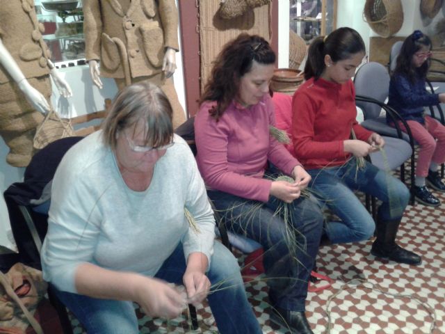 El artesano Francisco Jiménez vuelve a deleitar con sus conocimientos sobre el esparto - 1, Foto 1