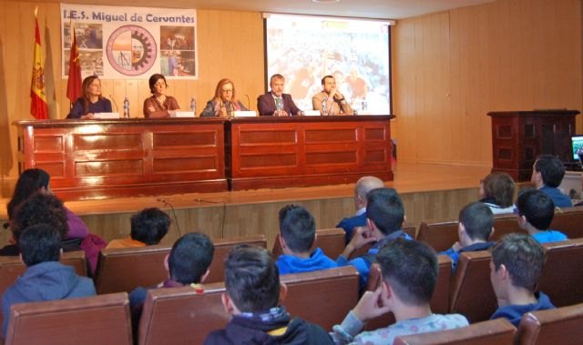 Educación pone en marcha un nuevo programa que acerca la ciencia a los estudiantes a través de humor y monólogos - 2, Foto 2