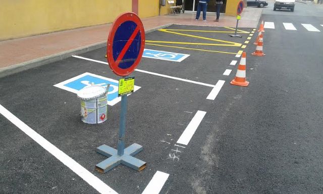 Realizan trabajos de repintado de la señalización horizontal en algunas calles del centro urbano de Totana, Foto 3