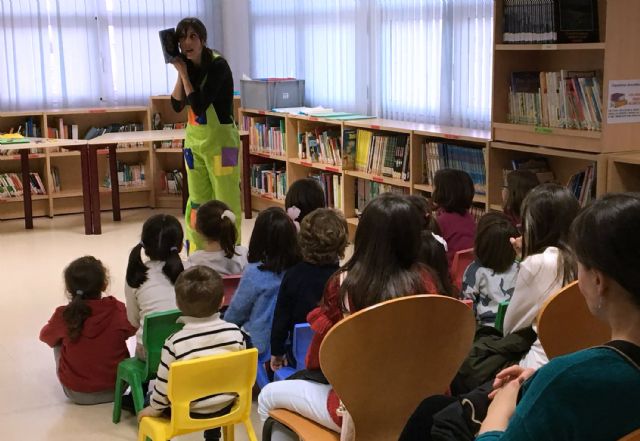 Los 'peques' torreños disfrutan del taller mensual de cuentacuentos de la biblioteca municipal - 2, Foto 2