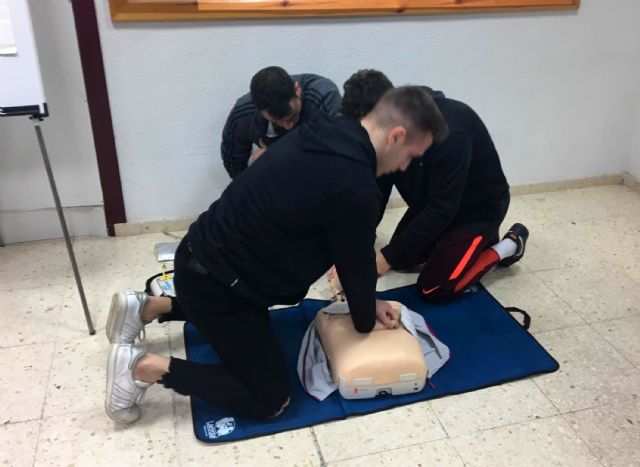 Protección Civil forma a los alumnos del TAFAD del IES Salvador Sandoval en primeros auxilios - 2, Foto 2