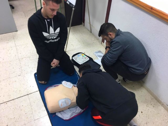 Protección Civil forma a los alumnos del TAFAD del IES Salvador Sandoval en primeros auxilios - 3, Foto 3