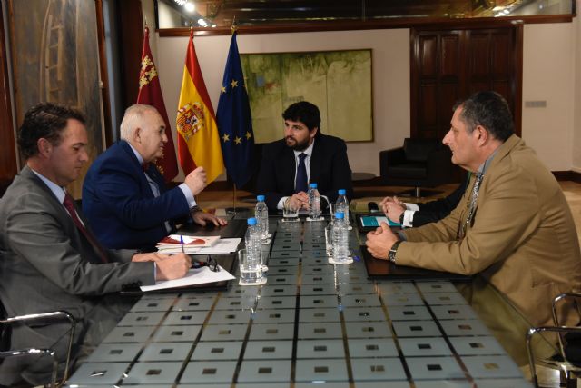 Los Veterinarios Murcianos presentan el Observatorio del Maltrato Animal al Presidente de la Comunidad Autónoma de Murcia - 1, Foto 1