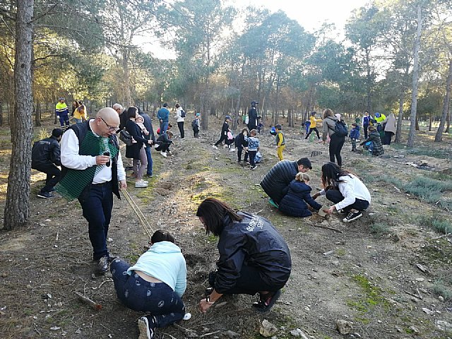 Los habitantes de Fuente Álamo se vuelcan con la plantación de pino carrasco en el Majal de Gracia - 4, Foto 4