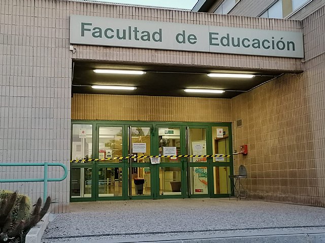 Estudiantes en Lucha precinta la Universidad de Murcia - 4, Foto 4