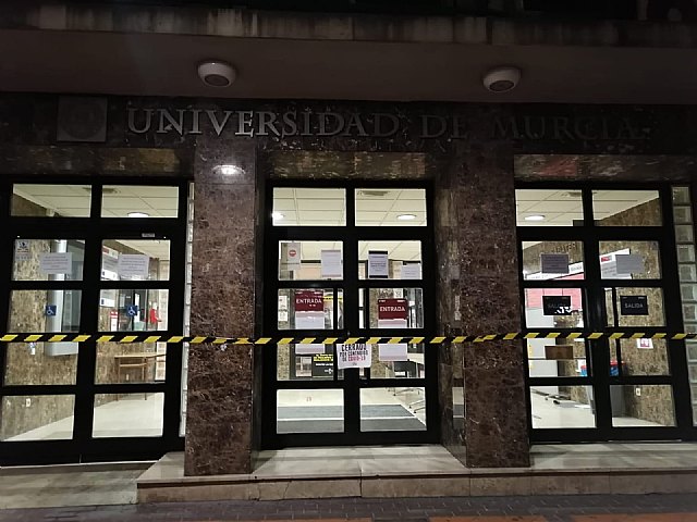 Estudiantes en Lucha precinta la Universidad de Murcia - 5, Foto 5