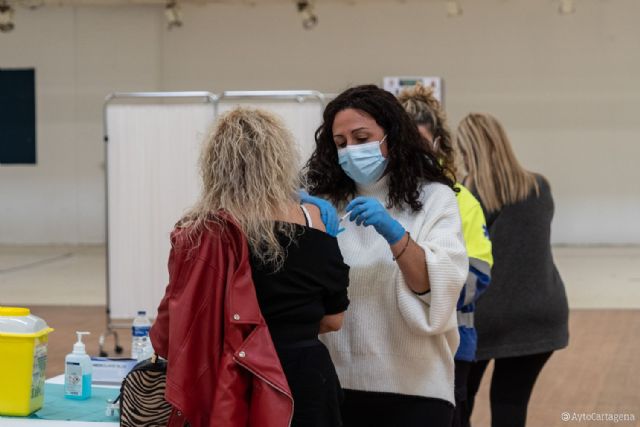Los mayores de 40 años ya pueden recibir su dosis de refuerzo contra la Covid en La Rambla sin cita previa - 1, Foto 1