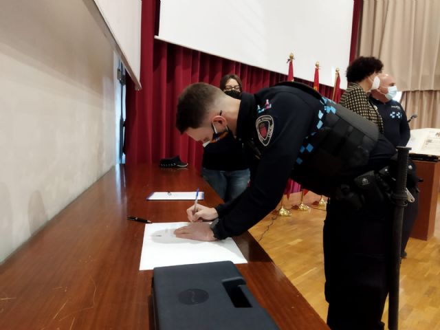 Dos nuevos agentes toman posesión como policiales locales de Puerto Lumbreras - 1, Foto 1