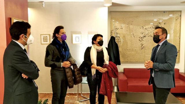 El consejero de Transparencia, Seguridad y Emergencias se reúne con la presidenta de la Asociación de Ucranianos en la Región de Murcia - 2, Foto 2