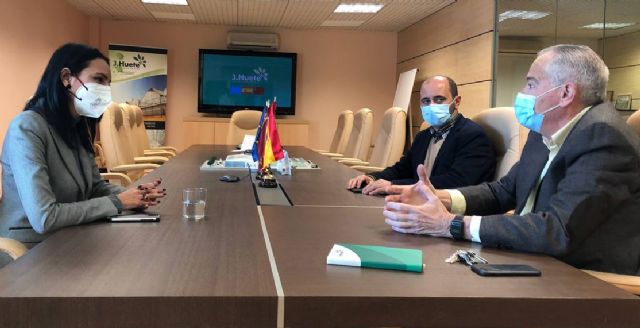 Valle Miguélez y Joaquín Gómez visitan las instalaciones de la empresa murciana J. Huete International - 2, Foto 2