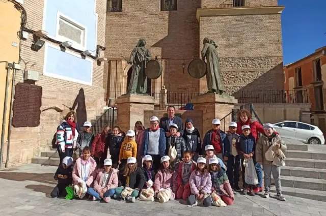 Alumnos del CEIP Florentino Bayona charlan con el alcalde de Mula - 1, Foto 1