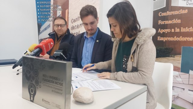 Ceden una nave del Vivero de Empresas a una emprendedora para desarrollar una actividad de vehículos camperizados, Foto 2