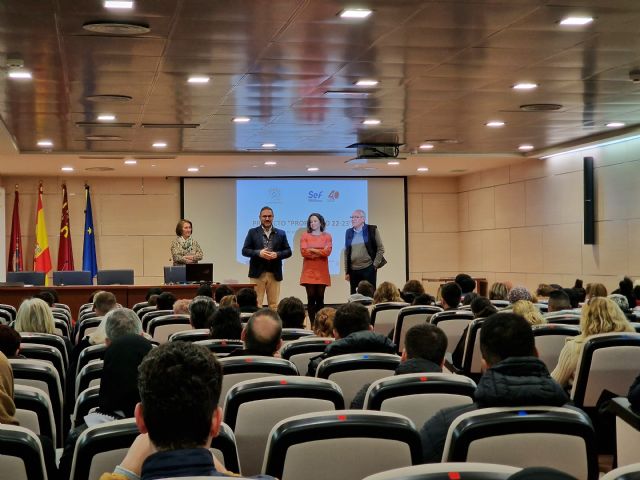 El alcalde de Lorca recibe al centenar de alumnos y alumnas que comienzan el proyecto 'Proempleo 22-23' en el Centro de Desarrollo Local - 1, Foto 1
