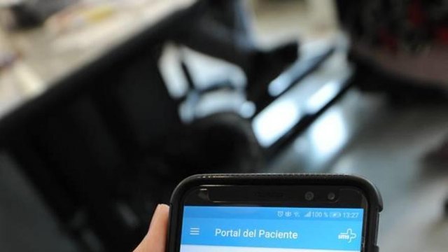 Enseñan a personas mayores a utilizar la aplicación del Portal del paciente - 1, Foto 1