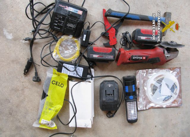 La Guardia Civil esclarece en San Pedro del Pinatar una decena de robos en vehículos - 3, Foto 3