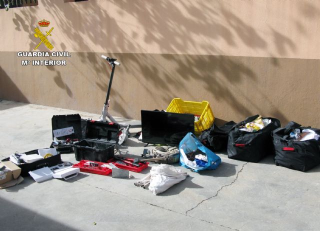 La Guardia Civil esclarece en San Pedro del Pinatar una decena de robos en vehículos - 4, Foto 4