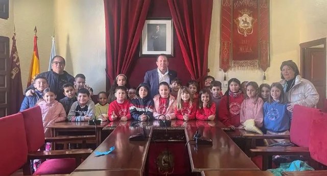 El alcalde recibe a alumnos del municipio para hablar sobre el funcionamiento del consistorio - 1, Foto 1