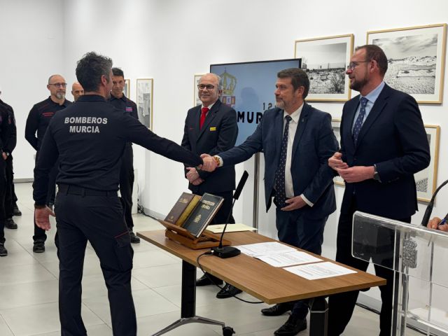 Bomberos de Murcia refuerza su plantilla con la toma de posesión de 25 nuevos cabos, suboficiales y sargentos por promoción interna - 2, Foto 2