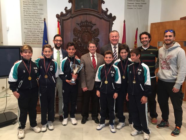 El Alcalde a recibe a los campeones regionales de Jugando al Atletismo del Programa de Deporte Escolar, alumnos del Colegio San Francisco de Asís - 1, Foto 1