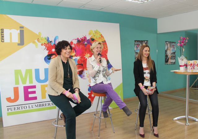 El Ayuntamiento de Puerto Lumbreras presenta el programa 'Marzo, mes de la mujer' con la artista Marlène Morreaue - 2, Foto 2