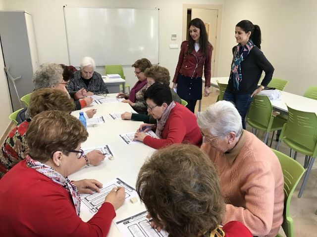 La Concejalía del Mayor amplía a 26 los cursos de estimulación cognitiva, nuevas tecnologías y área artística de los que se benefician más de 300 mayores del municipio - 1, Foto 1