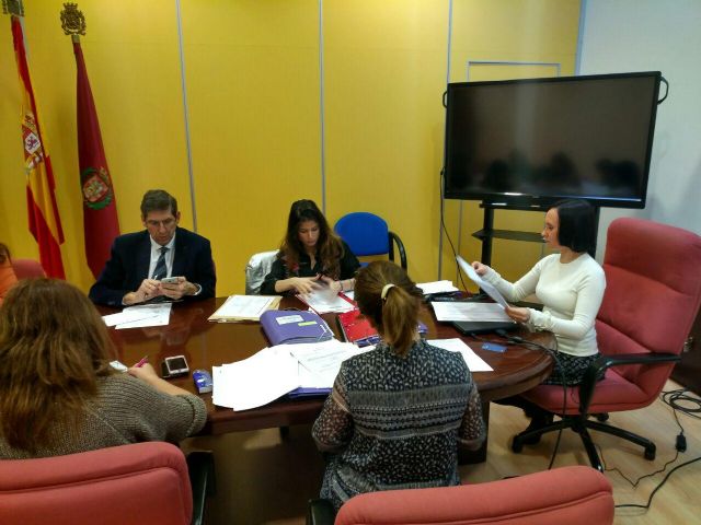La Mesa de Contratacion efectua la propuesta de adjudicacion de los puestos vacantes en el Mercado de Santa Florentina - 1, Foto 1