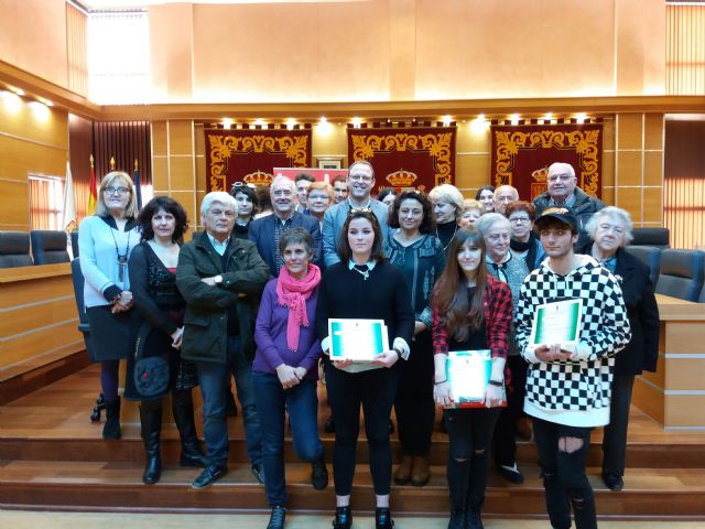 La Concejalía de Bienestar Social de Molina de Segura entrega los premios del Concurso para diseñar el logotipo de la Asociación de Mayores para un Envejecimiento Activo y Saludable del municipio - 1, Foto 1