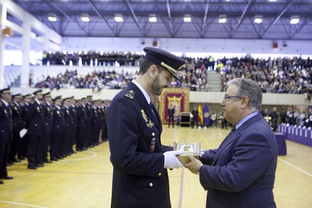 Zoido: Hemos hecho una propuesta de acuerdo histórica para la equiparación salarial, algo que ningún Gobierno había planteado con hechos hasta ahora - 2, Foto 2