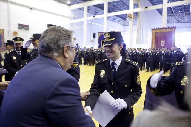 Zoido: Hemos hecho una propuesta de acuerdo histórica para la equiparación salarial, algo que ningún Gobierno había planteado con hechos hasta ahora - 3, Foto 3