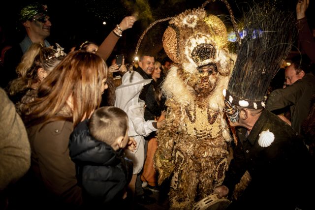 Cristina Moreno da vida a una espectacular abeja convertida en Mussona del Carnaval de Águilas - 2, Foto 2