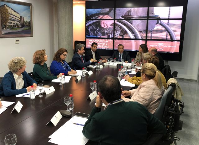 Cerca de 1.000 personas con discapacidad se beneficiarán de las ayudas regionales a la movilidad y accesibilidad - 1, Foto 1