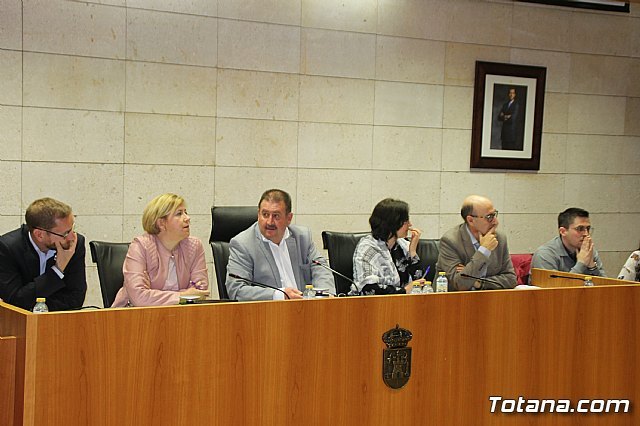 El Pleno acuerda aprobar la incorporación de las obras de rehabilitación y pavimentación del Camino del Cementerio, Foto 1