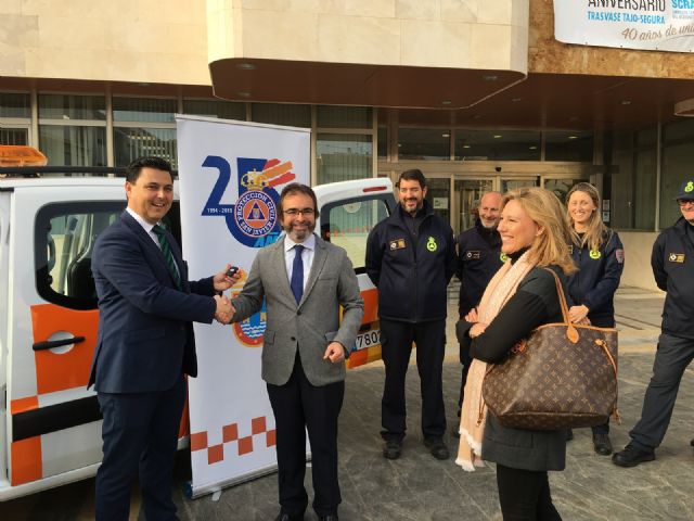 La consejería de Presidencia cede un vehículo a Protección Civil de San Javier para una campaña divulgativa de autoprotección - 1, Foto 1