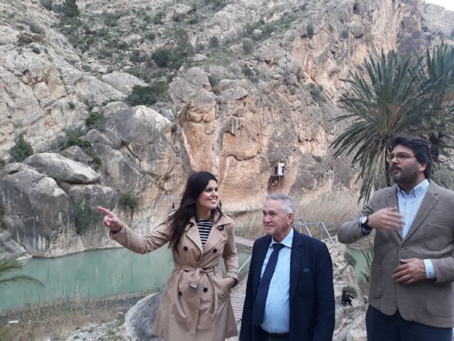 La consejera inaugura la tirolina de Ojós, un nuevo reclamo turístico para el municipio - 1, Foto 1