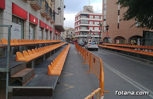 Se amplía el aforo de las gradas para ver mañana el carnaval de Totana, Foto 1