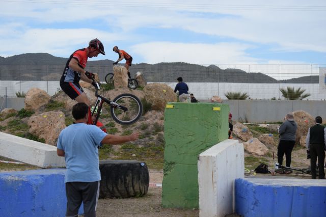 Más de 50 deportistas dan inicio en Mazarrón al campeonato regional de trial bici, Foto 4