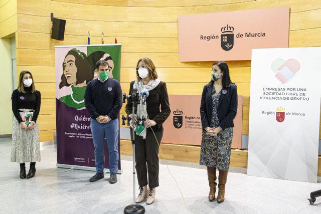 Mujer apoya la campaña ´Quiérete, y quiérete bien´ enfocada al empoderamiento femenino - 1, Foto 1
