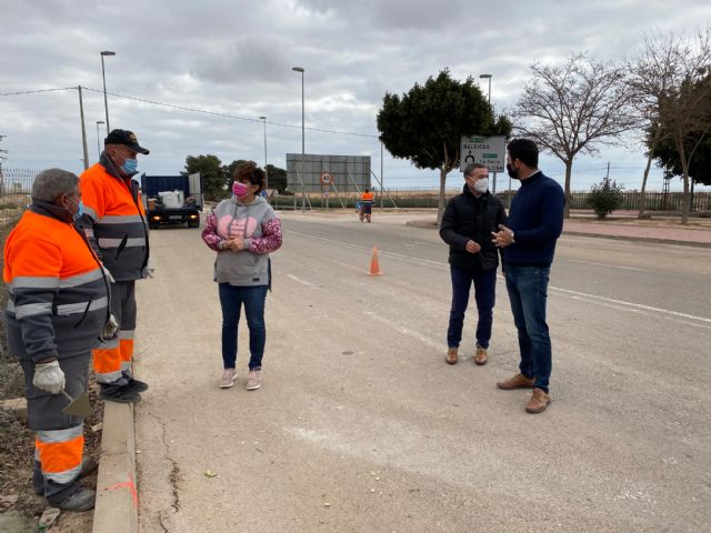 El Ayuntamiento procede a la mejora del alumbrado en la avenida de las Américas de Roldán - 5, Foto 5