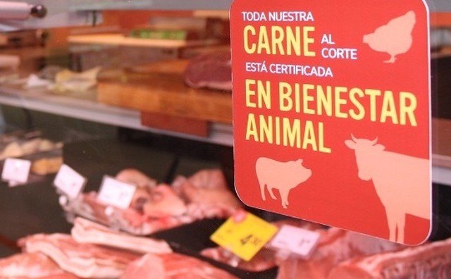 Un conocido supermercado  certifica el bienestar animal de toda su carne fresca - 1, Foto 1
