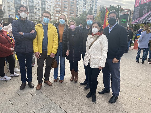 Ciudadanos exige al PSOE que se desmarque de Podemos y ayude al gobierno liberal de Ucrania con armamento español - 1, Foto 1