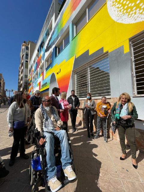 Una obra del artista murciano Ángel Toren decora la fachada de Aspaym - 2, Foto 2