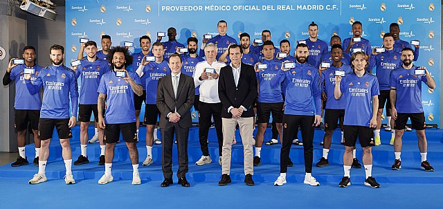Los jugadores del Real Madrid reciben sus tarjetas digitales de Sanitas - 1, Foto 1
