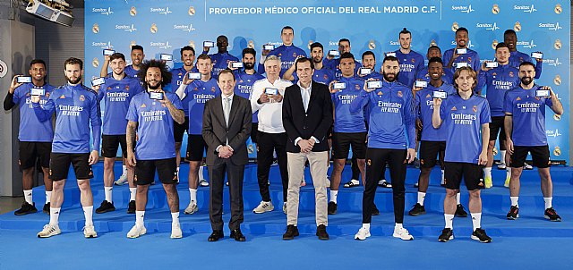 Los jugadores del Real Madrid reciben sus tarjetas digitales de Sanitas - 1, Foto 1