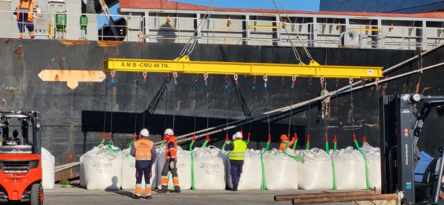 El Puerto de Cartagena bate un récord con la mayor descarga de azúcar ensacada realizada en un puerto europeo - 1, Foto 1